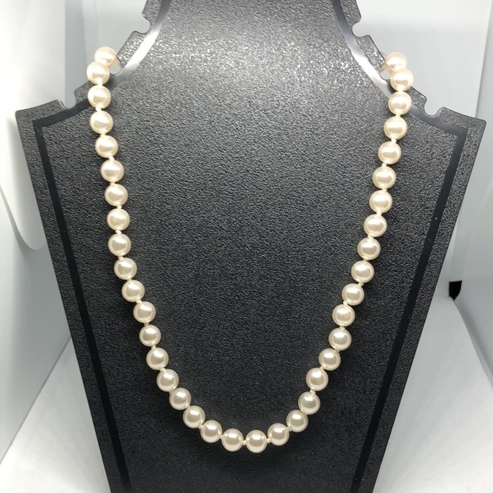 NEW old stock vintage R.O.C faux pearl necklace single strand timeless classy